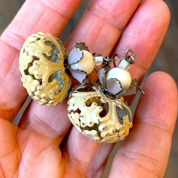 Vintage Cream Little Lantern Style Pair of Earrings - Picture 1 of 5